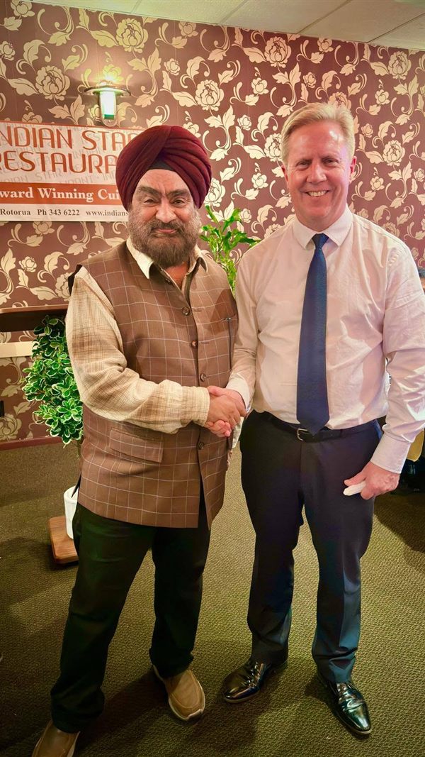 Mr. Paramdip Singh shaking hands with Minister Todd McClay at a felicitation dinner in Rotorua